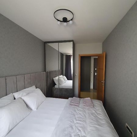 Sajam 1 Apartment Нови Сад Екстериор снимка