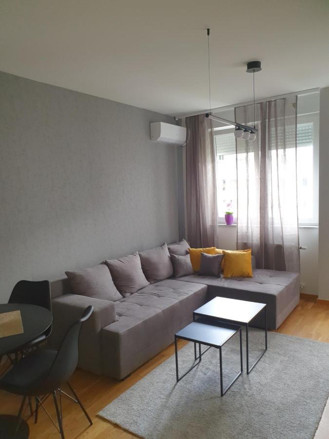 Sajam 1 Apartment Нови Сад Екстериор снимка