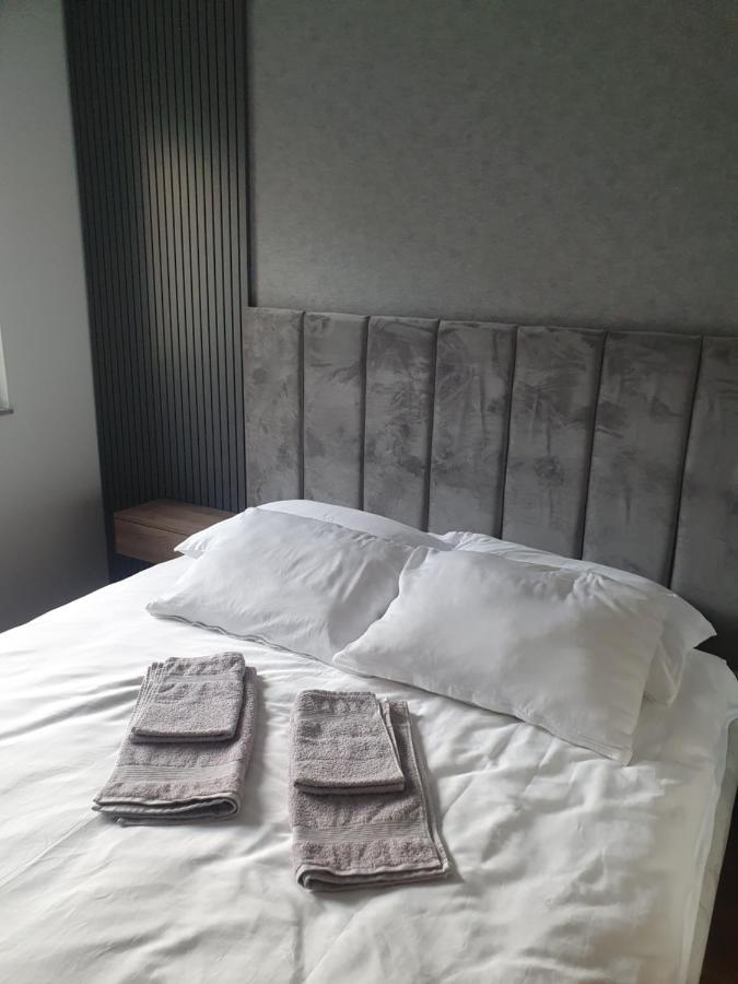 Sajam 1 Apartment Нови Сад Екстериор снимка