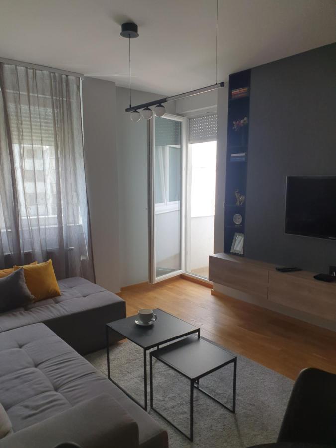 Sajam 1 Apartment Нови Сад Екстериор снимка
