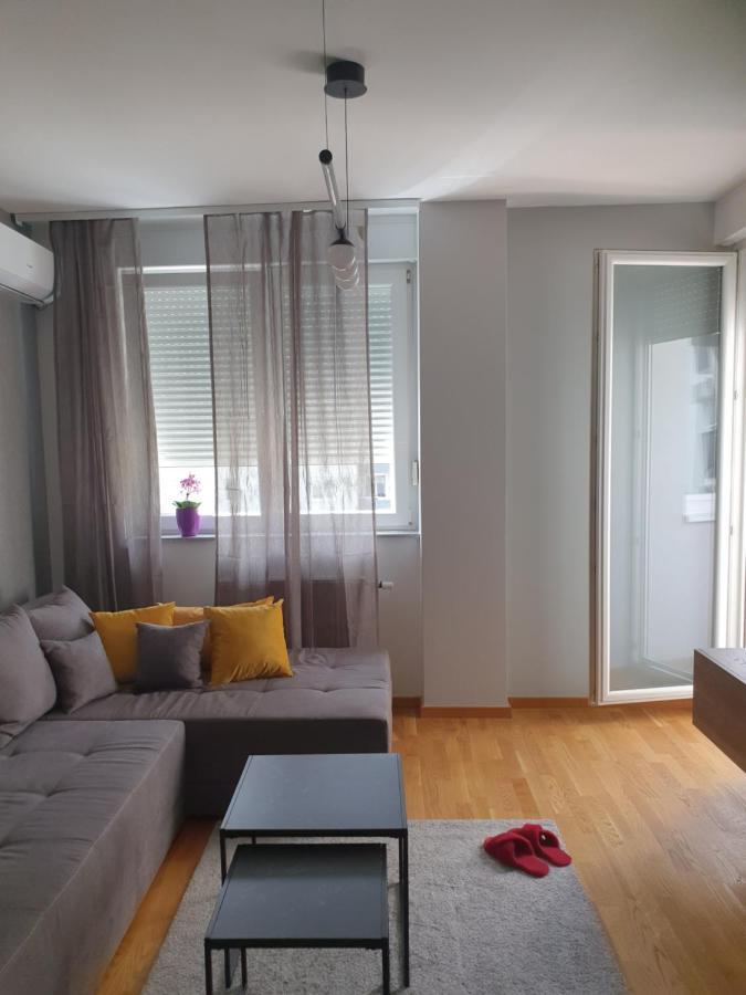 Sajam 1 Apartment Нови Сад Екстериор снимка