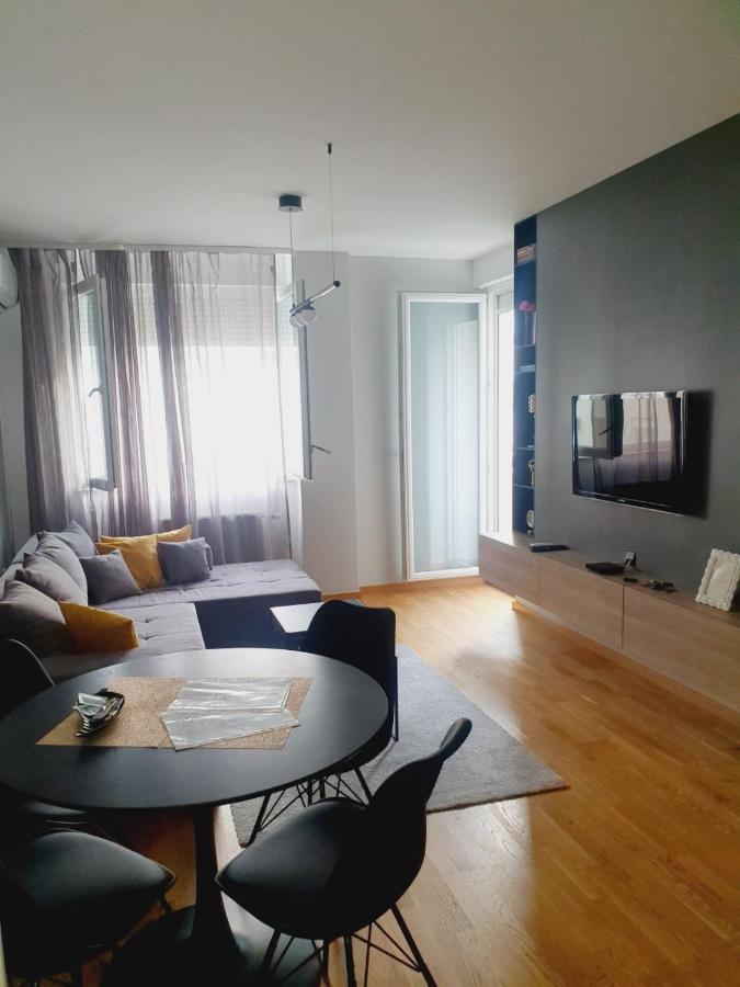 Sajam 1 Apartment Нови Сад Екстериор снимка