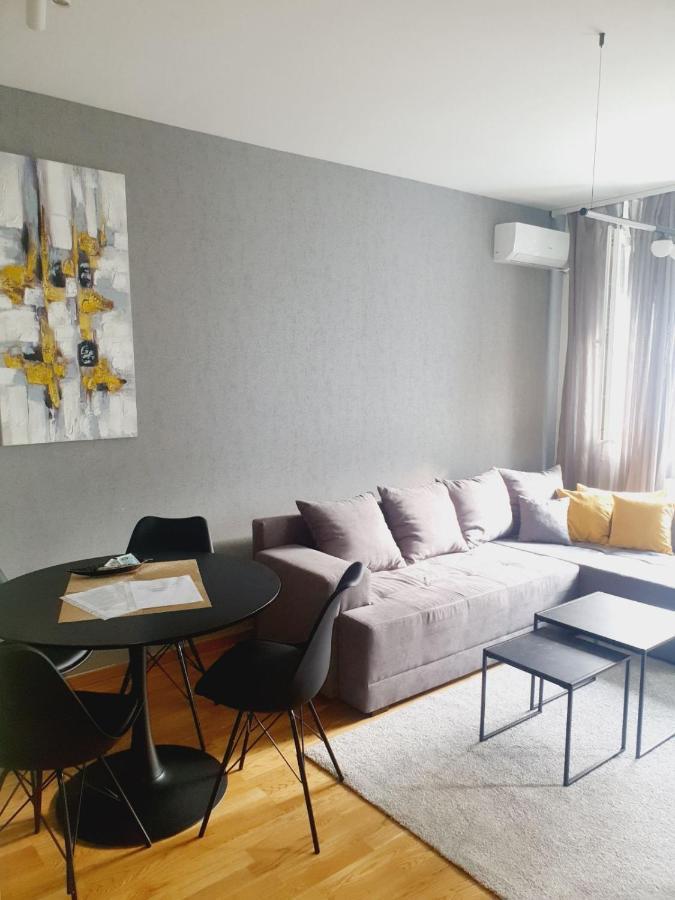 Sajam 1 Apartment Нови Сад Екстериор снимка