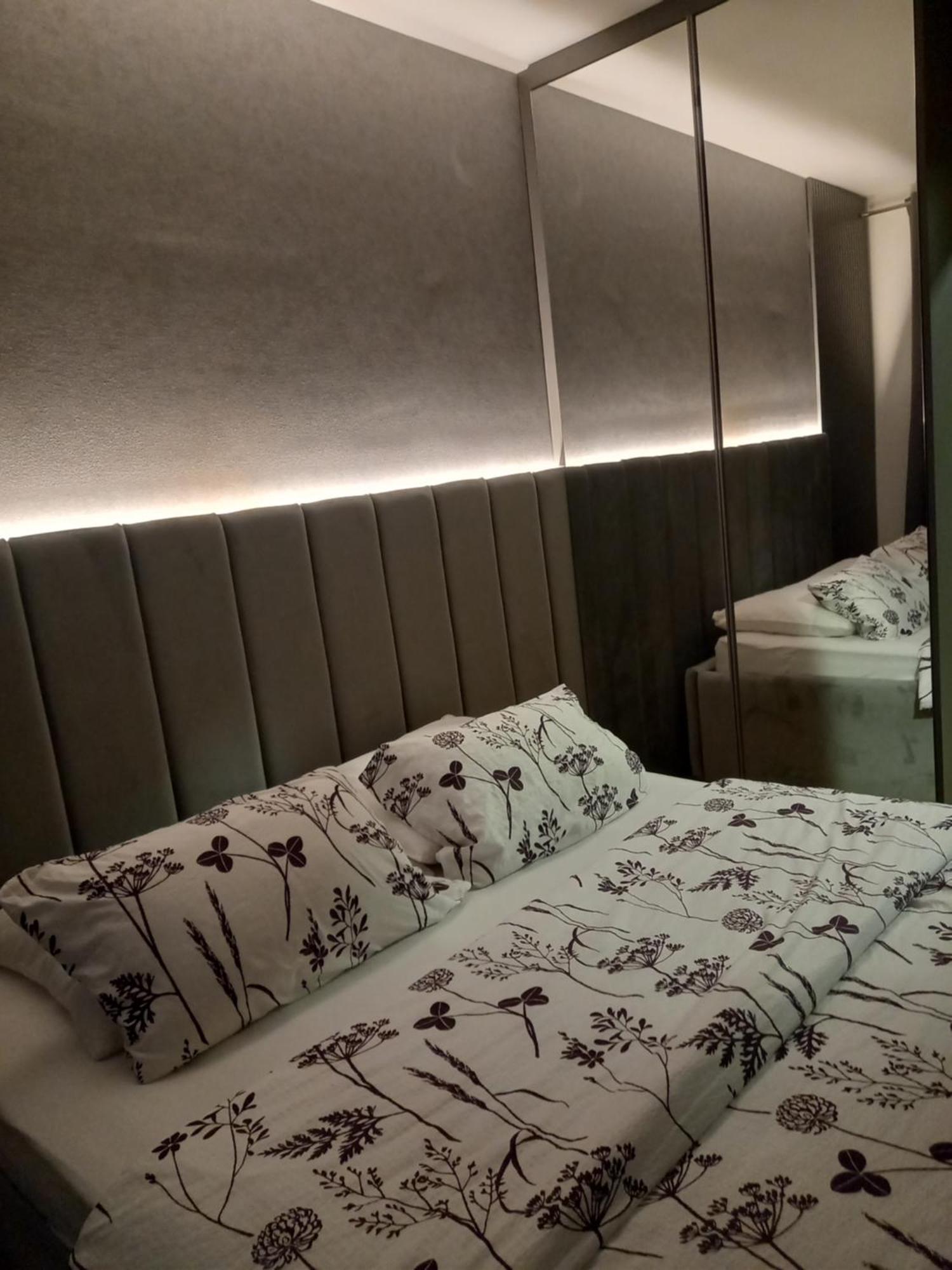 Sajam 1 Apartment Нови Сад Екстериор снимка